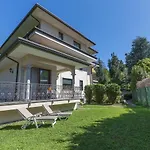 La Petite Dame - Maggiore - 100 M From The Verbania