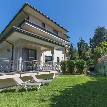 La Petite Dame - Maggiore - 100 M From The Вербания