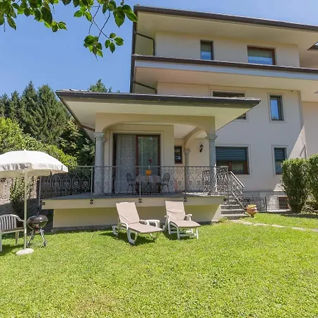 La Petite Dame - Maggiore - 100 M From The Verbania