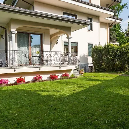 La Petite Dame - Maggiore - 100 M From The * Вербания