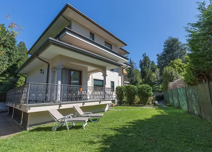 La Petite Dame - Maggiore - 100 M From The ורבאניה